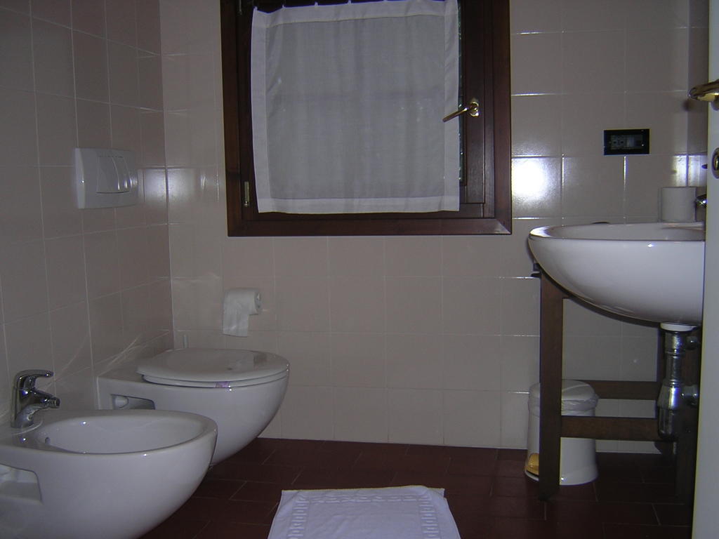 Agriturismo Trebisonda Country Resort Monzambano Szoba fotó